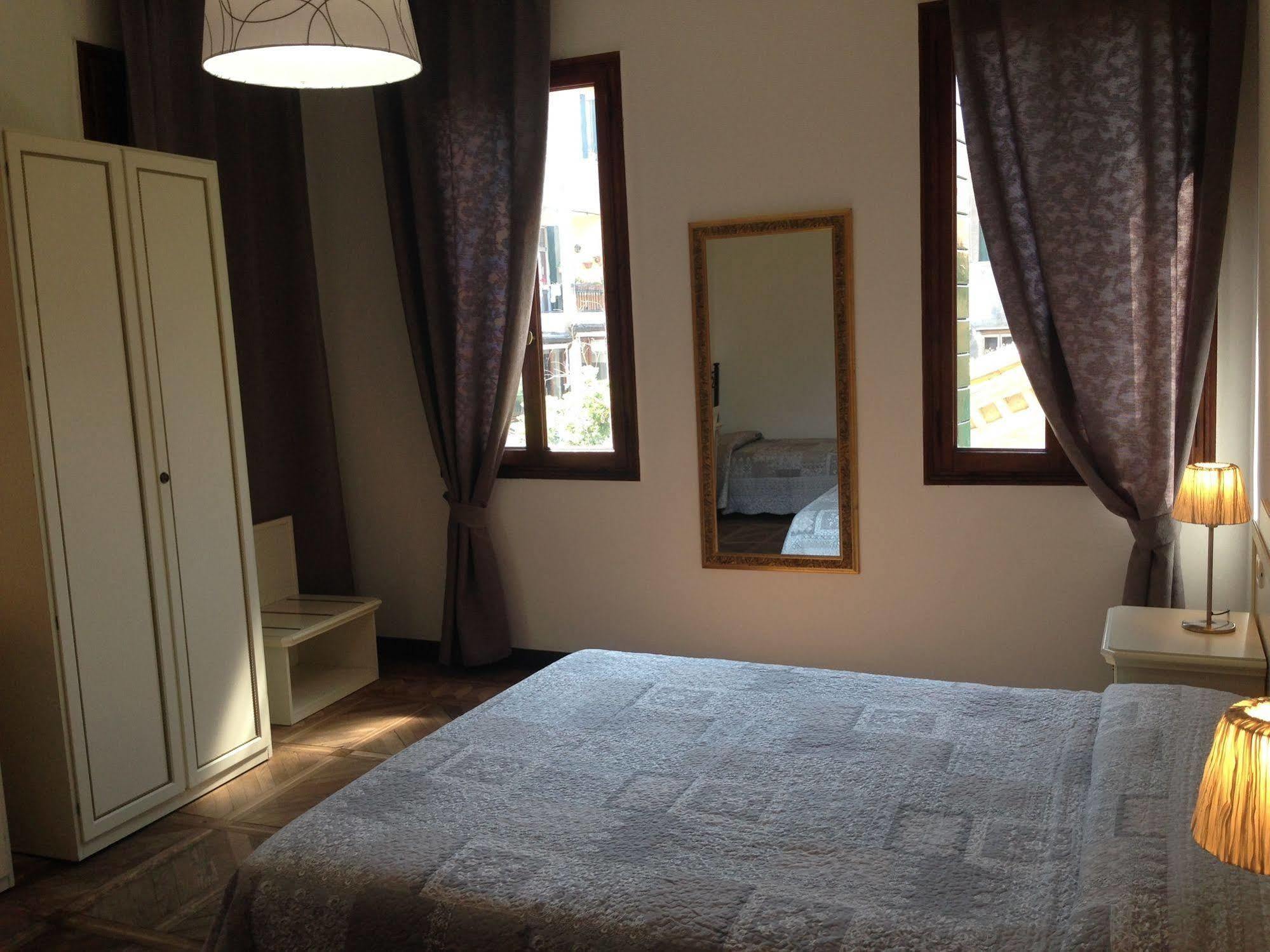 Guest House Loredana Venice Exterior photo